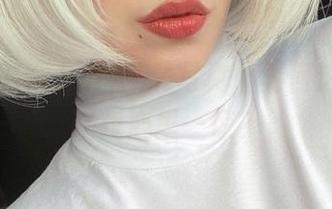 Alina Becker的JK写真，为何这张图片让我心里一惊？